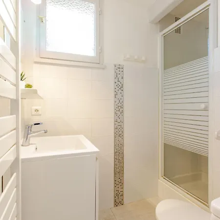 Lägenhet Les Bourdaines By Interhome