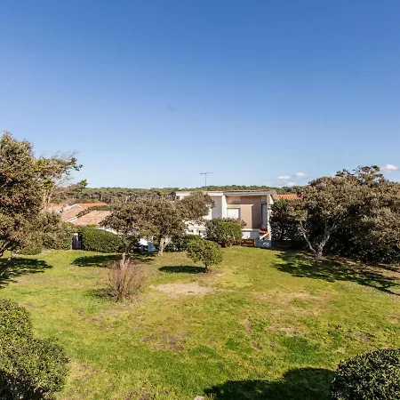 Lägenhet Les Bourdaines By Interhome