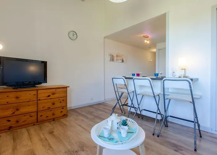 Les Bourdaines By Interhome Lejlighed Seignosse